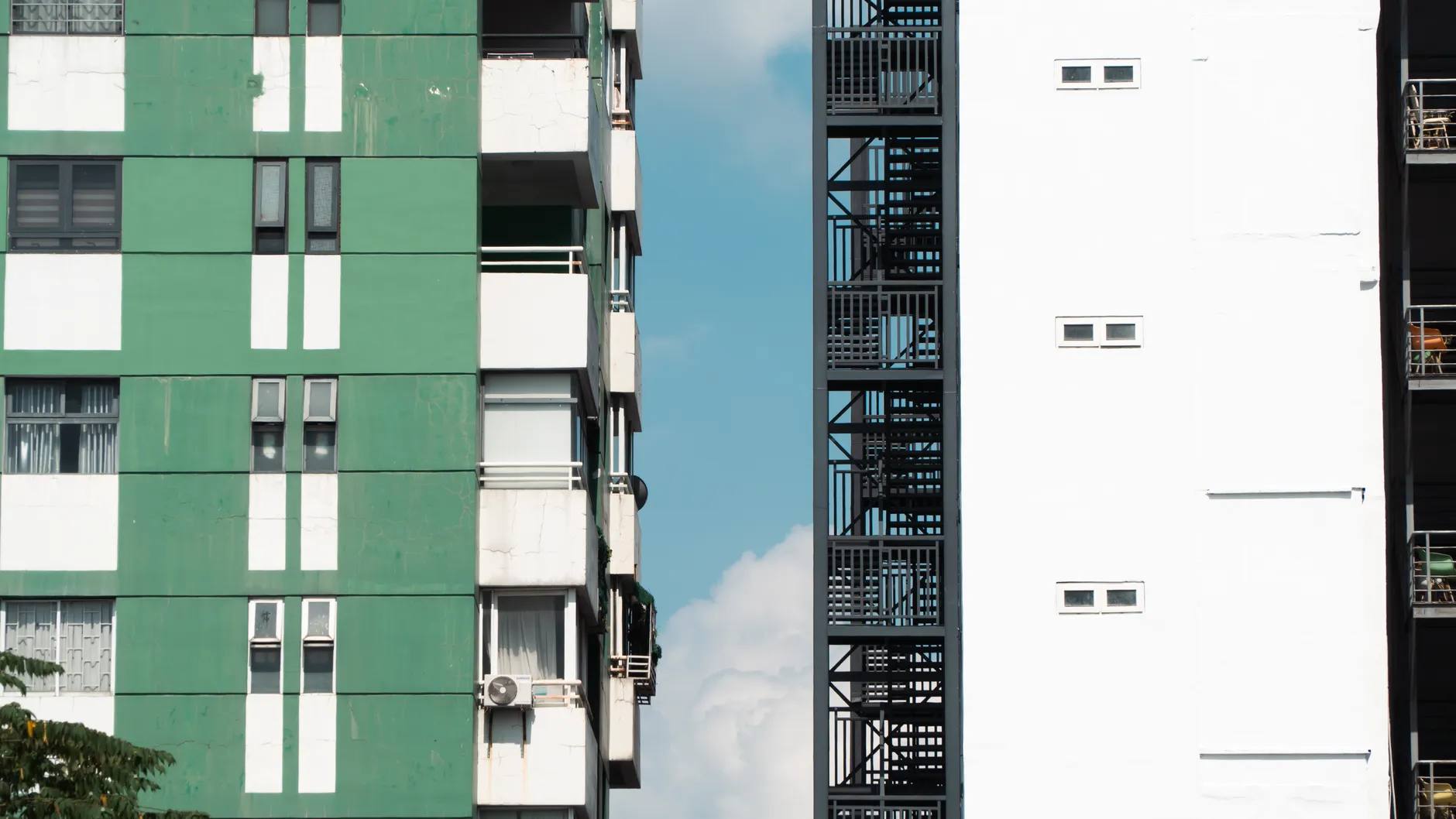 Contrasting urban architecture facades
